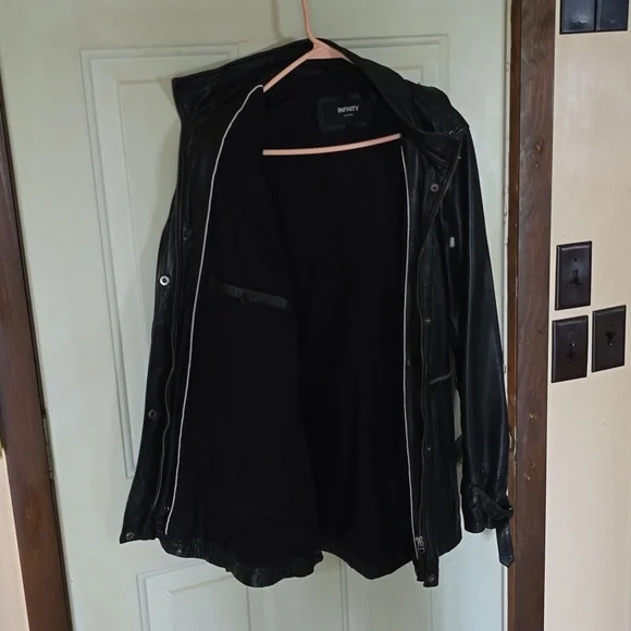 Women's Leather Jacket - Picture 3 of 4